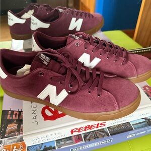 New Balance Men's Burgundy Sneakers